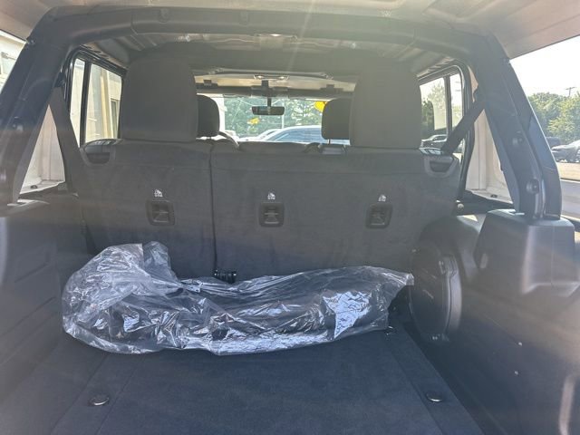 Used 2022 Jeep Wrangler Unlimited Sahara w/ Cold Weather Group image 20