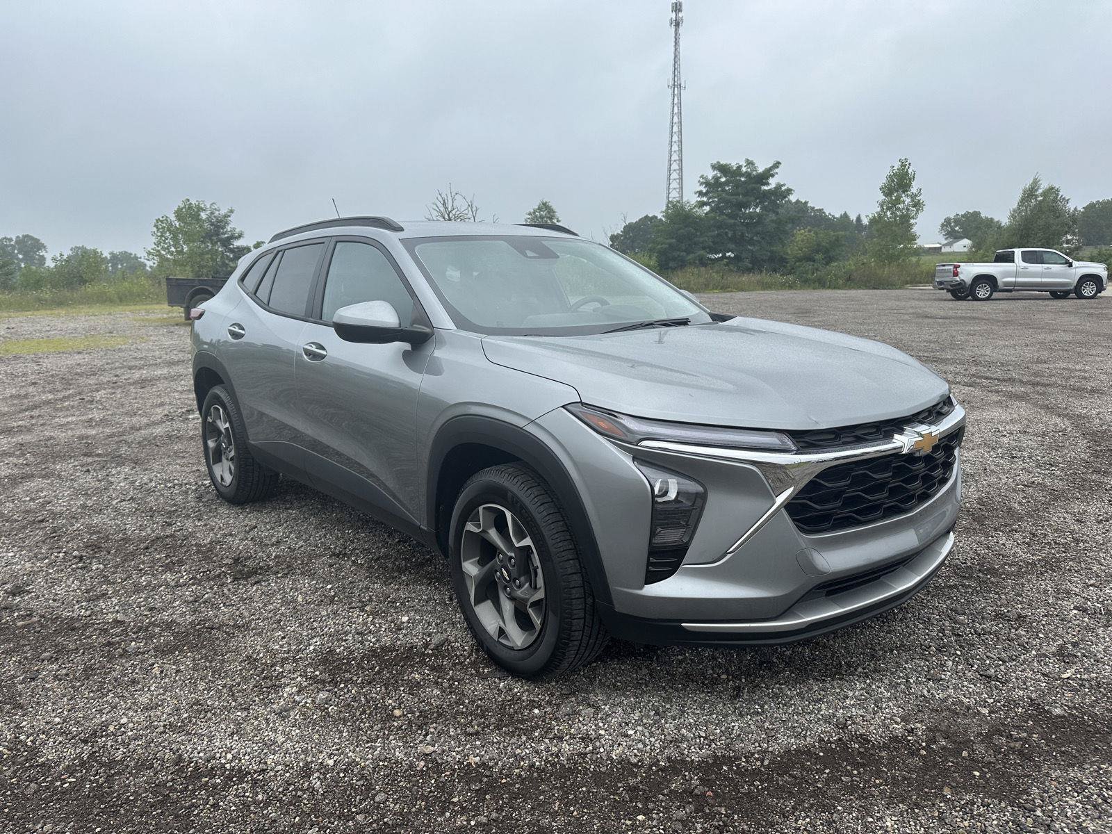 Used 2024 Chevrolet Trax LT w/ LT Convenience Package FWD image 1