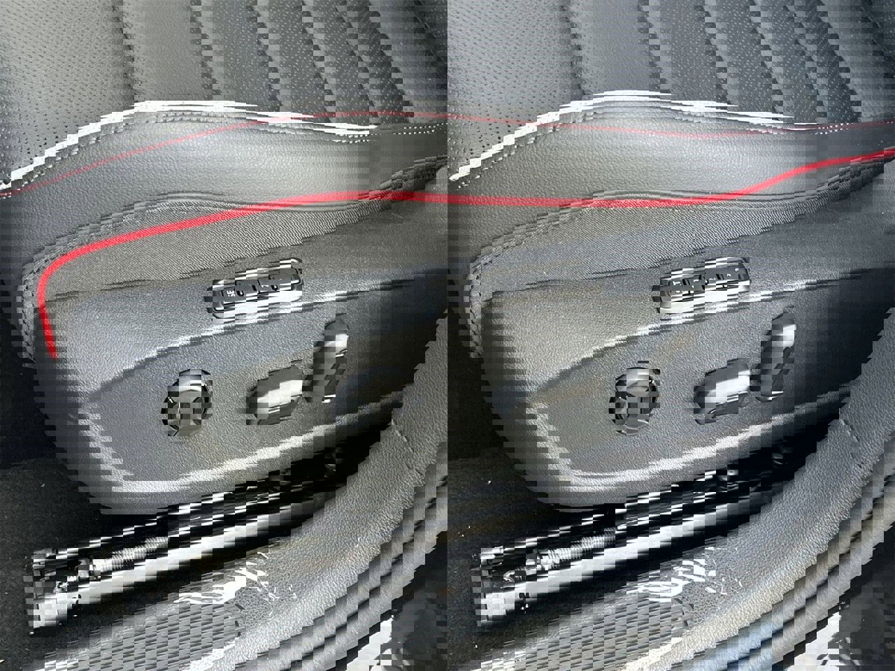 New 2025 Volkswagen GTI SE image 16