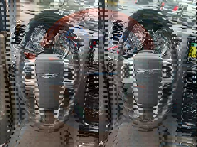 Used 2015 Chrysler Town & Country Limited Platinum image 8