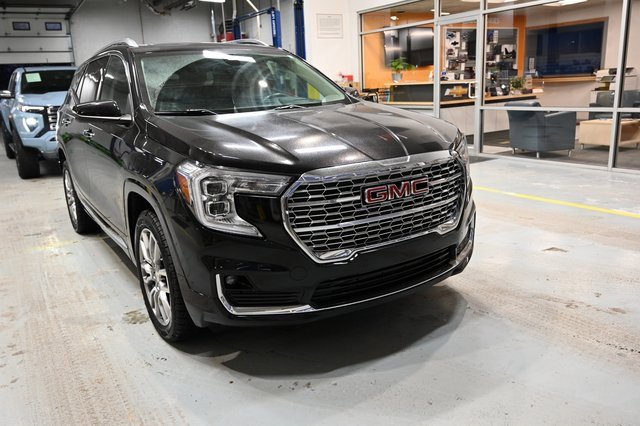 Used 2022 GMC Terrain Denali w/ LPO, Floor Liner Package image 3