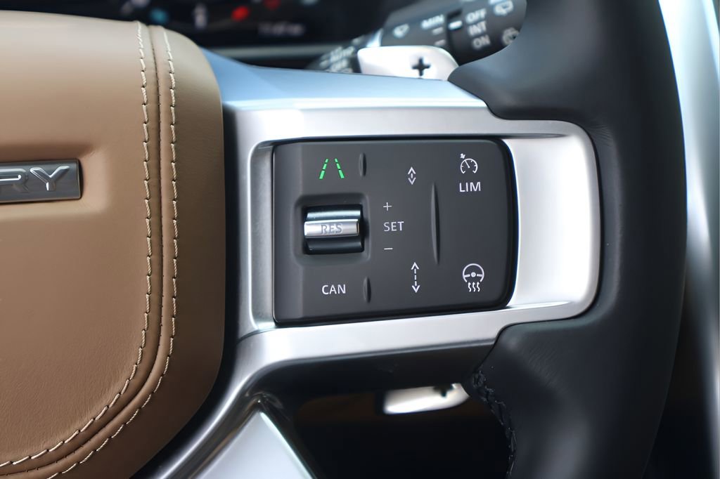 Used 2024 Land Rover Discovery Metropolitan Edition AWD/4WD image 20