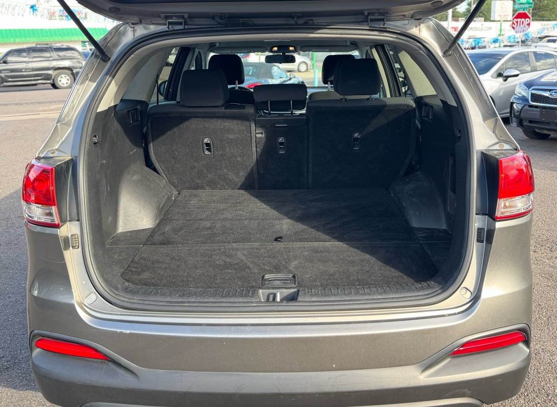 Used 2017 Kia Sorento AWD image 11