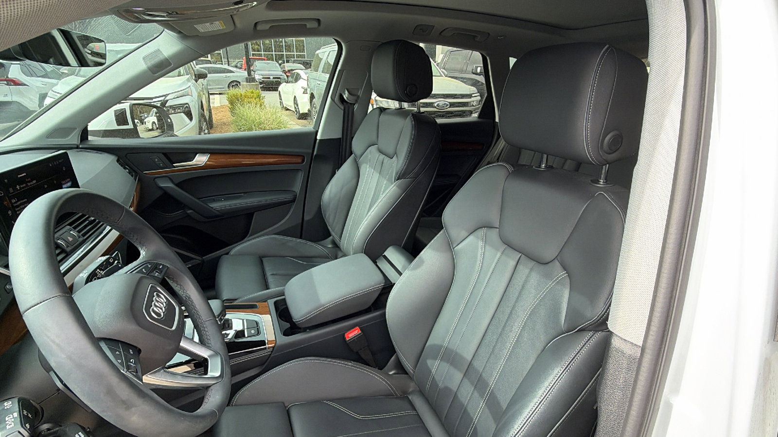 Used 2024 Audi Q5 e Premium Plus w/ Premium Plus Package image 17