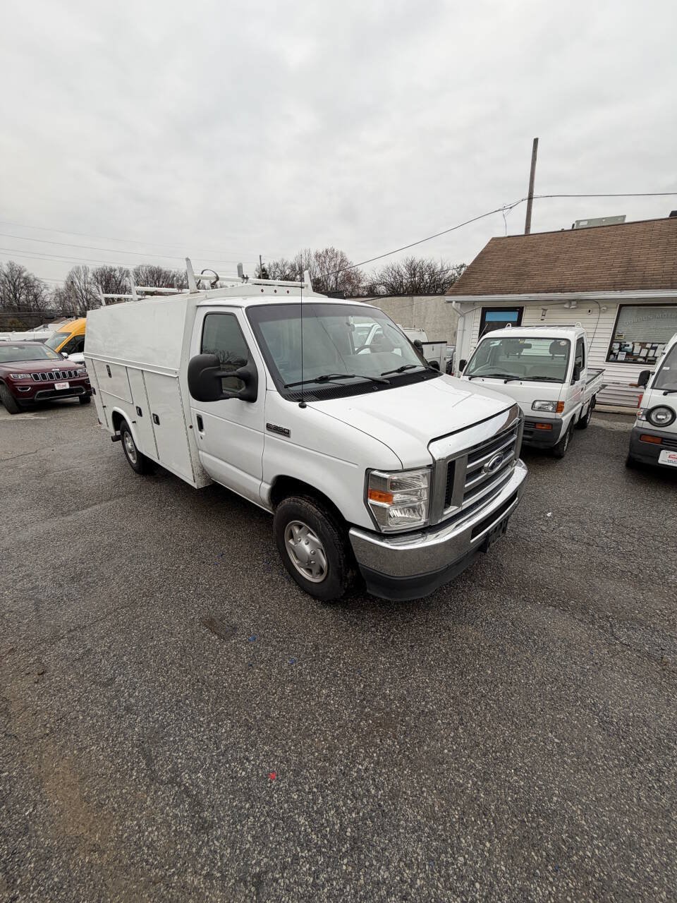 Used 2021 Ford E-350 and Econoline 350 Super Duty w/ Power Windows & Locks Group RWD image 6