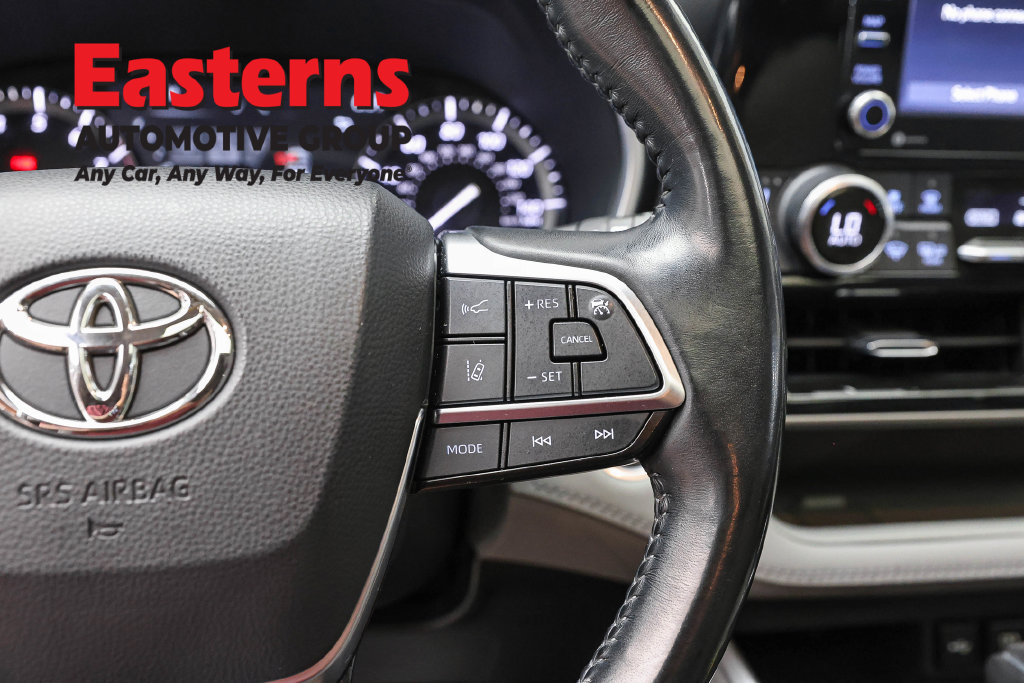 Used 2021 Toyota Highlander XLE FWD image 18