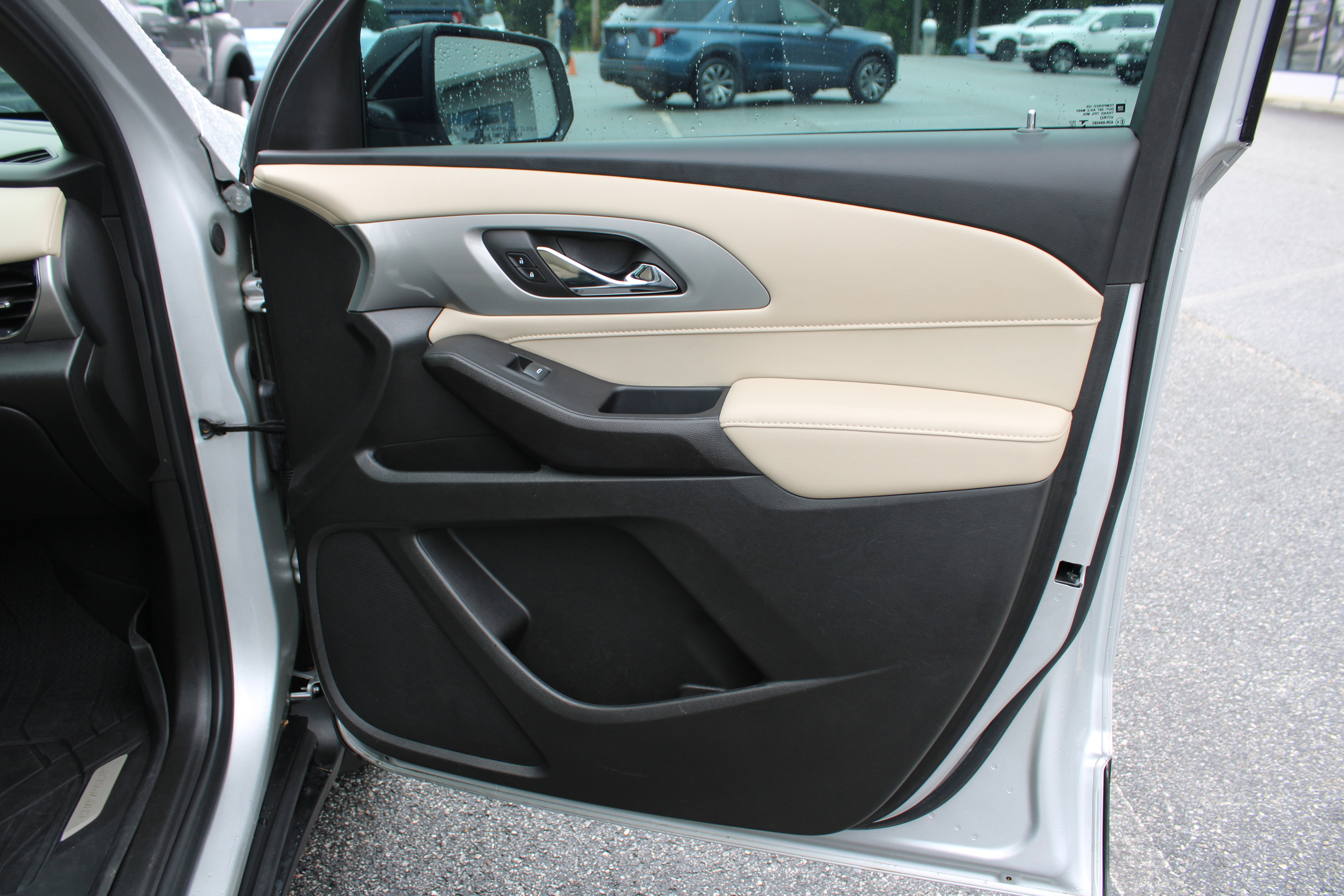 Used 2022 Chevrolet Traverse LS w/ LPO, Cargo Package AWD/4WD image 18