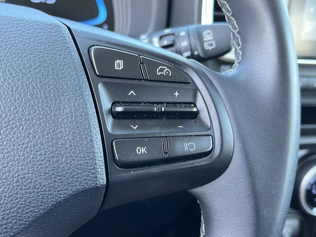 Used 2025 Hyundai Venue SEL FWD image 20