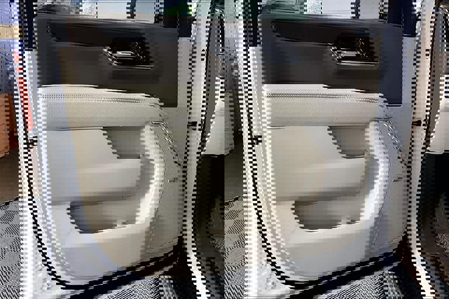 Used 2026 GMC Yukon XL Denali w/ Sun & Power Step Package image 22