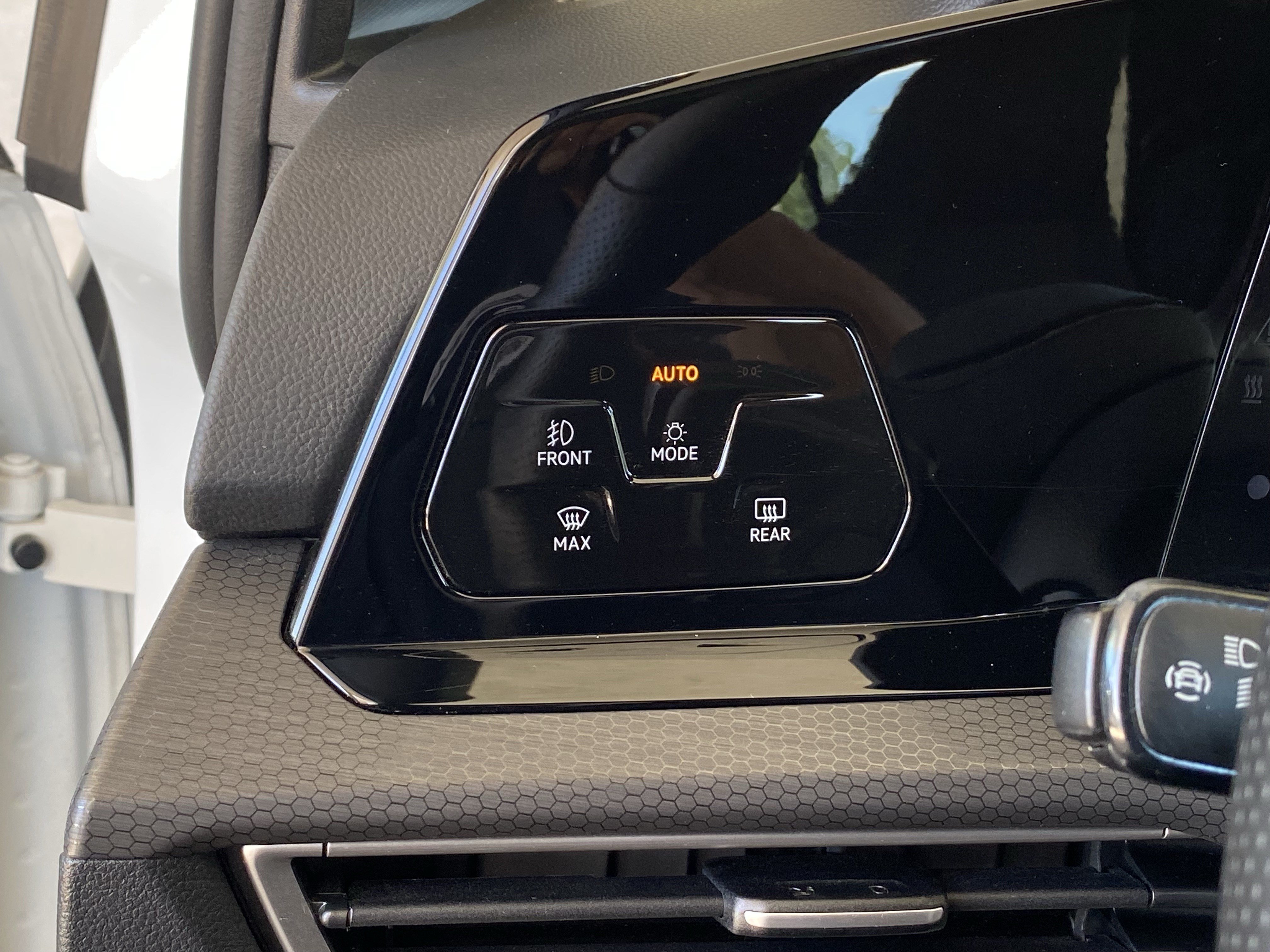 Certified 2022 Volkswagen GTI SE FWD image 28