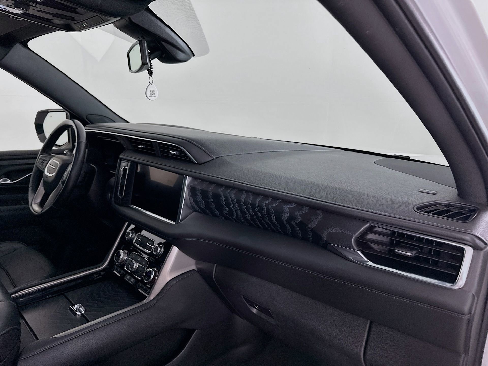 Used 2022 GMC Yukon Denali image 32