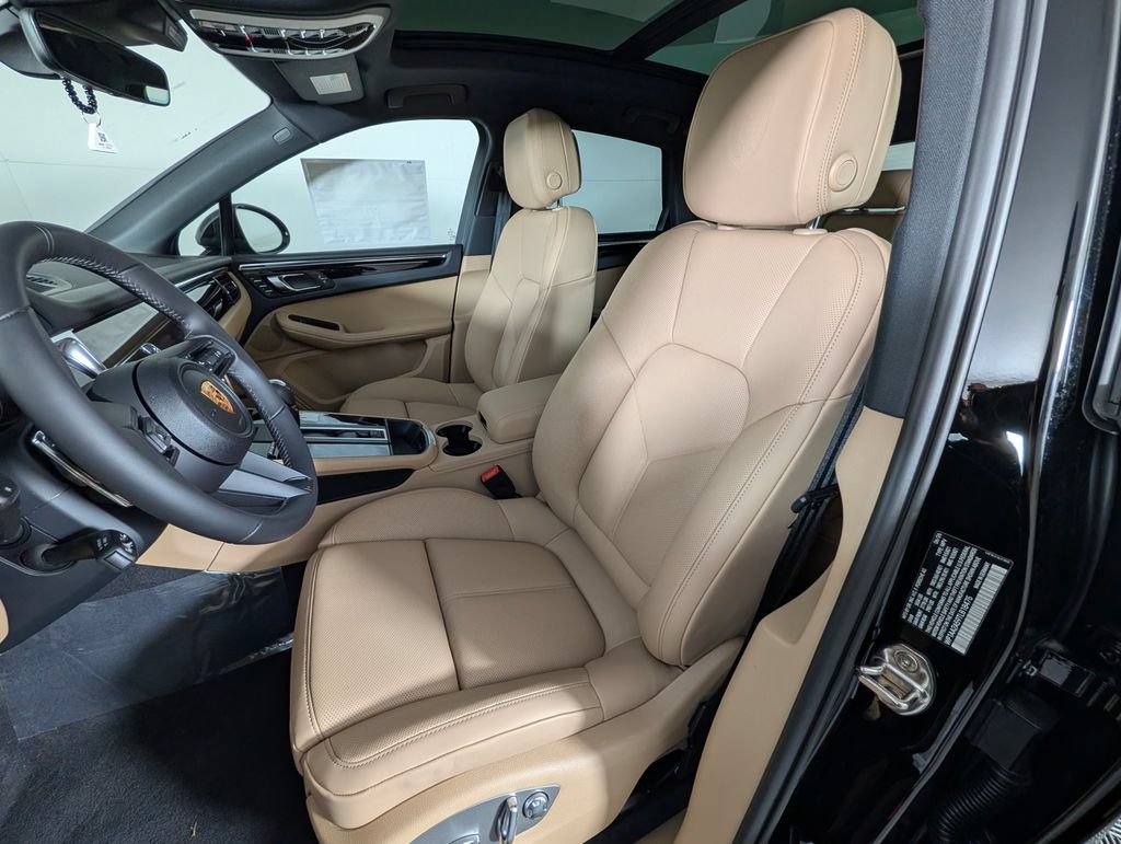 New 2026 Porsche Macan AWD/4WD image 5