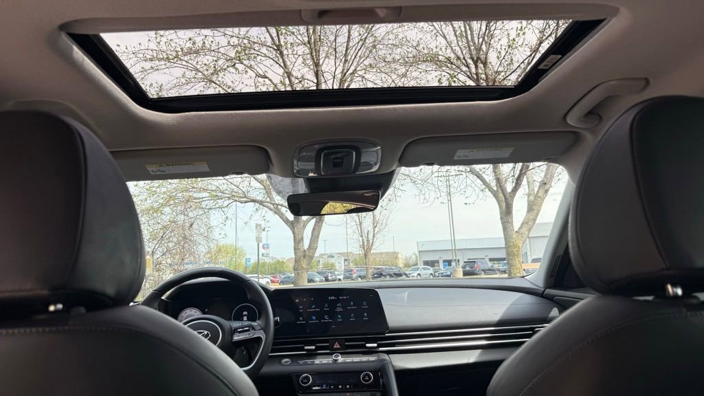 Used 2023 Hyundai Elantra Limited image 31