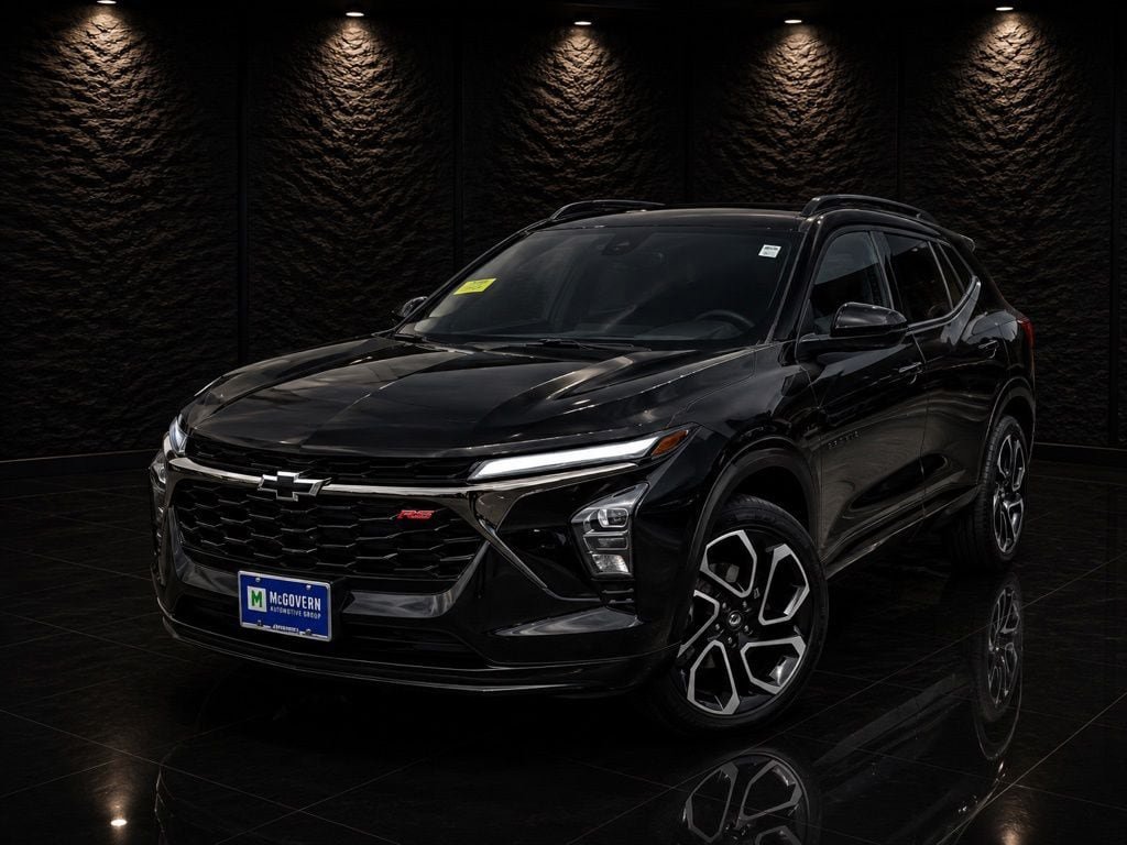 Used 2026 Chevrolet Trax RS w/ Sunroof Package FWD image 1