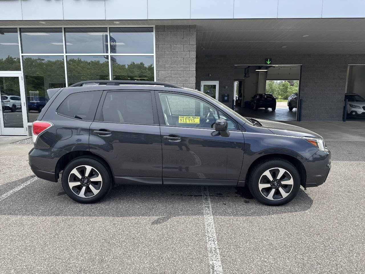 Used 2018 Subaru Forester 2.5i Premium AWD/4WD image 2