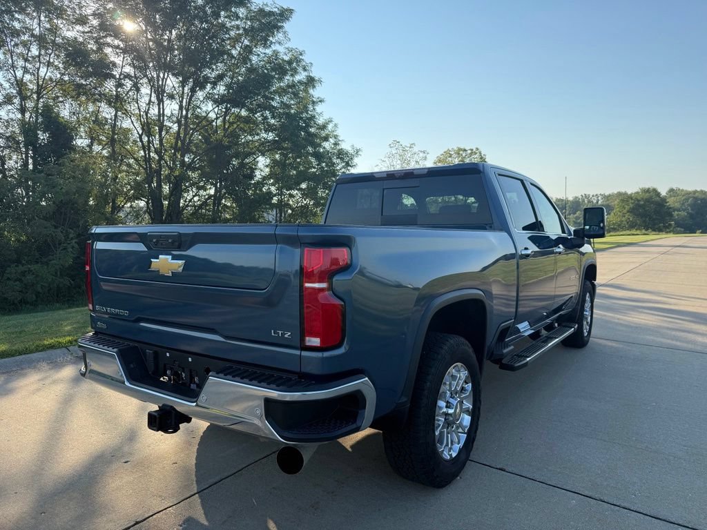 Used 2025 Chevrolet Silverado 2500 LTZ w/ LTZ Convenience Package AWD/4WD image 3
