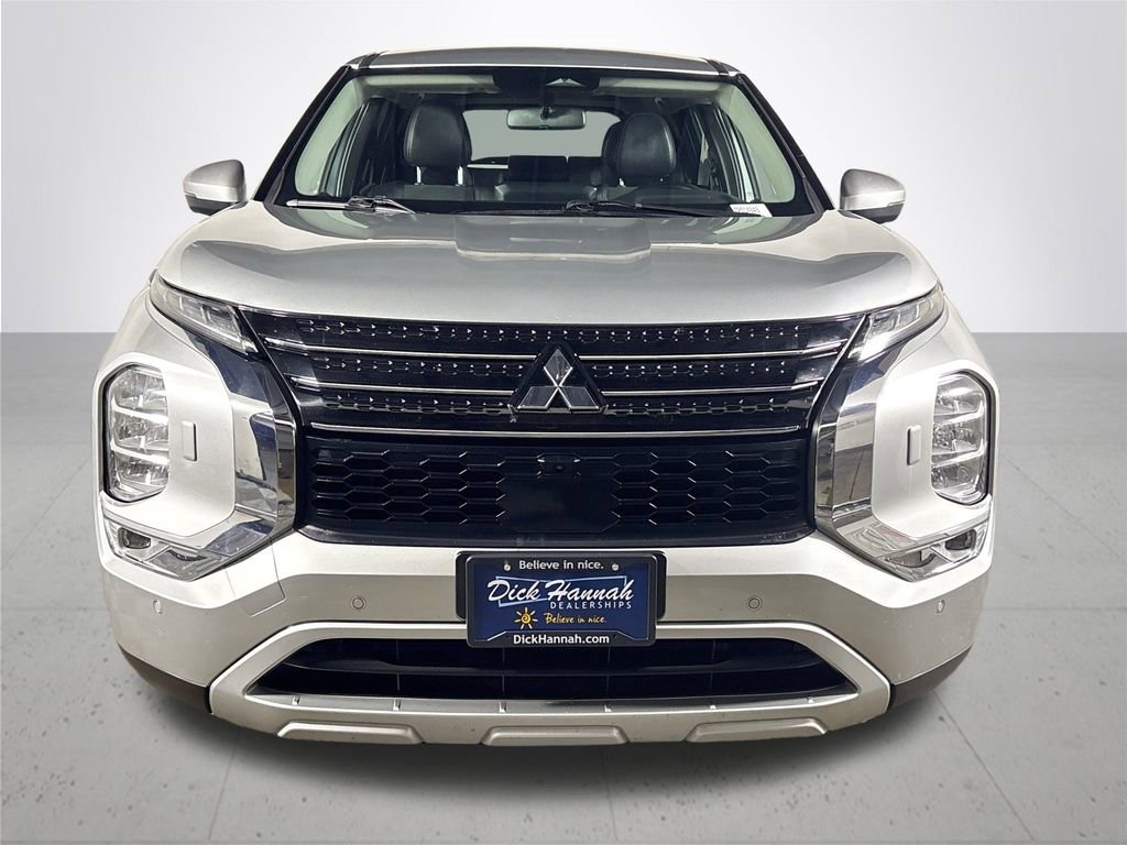 Used 2023 Mitsubishi Outlander SE image 3