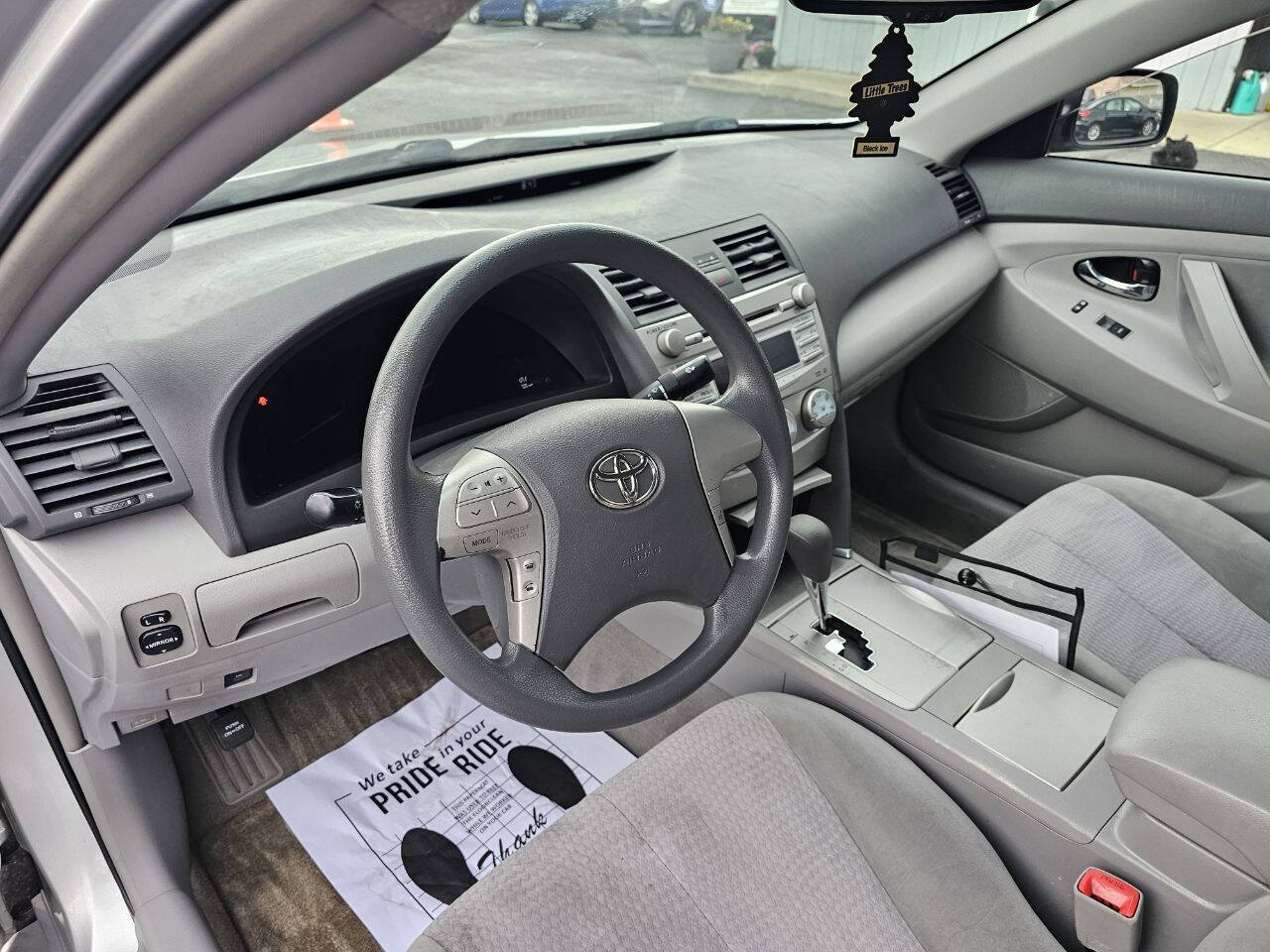Used 2010 Toyota Camry LE FWD image 13