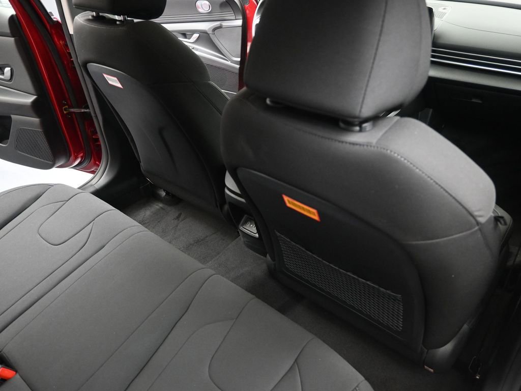 Certified 2025 Hyundai Elantra SEL FWD image 14