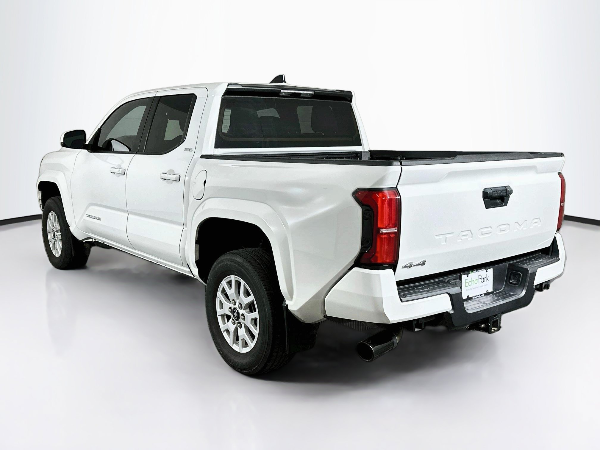 Used 2024 Toyota Tacoma SR5 AWD/4WD image 5
