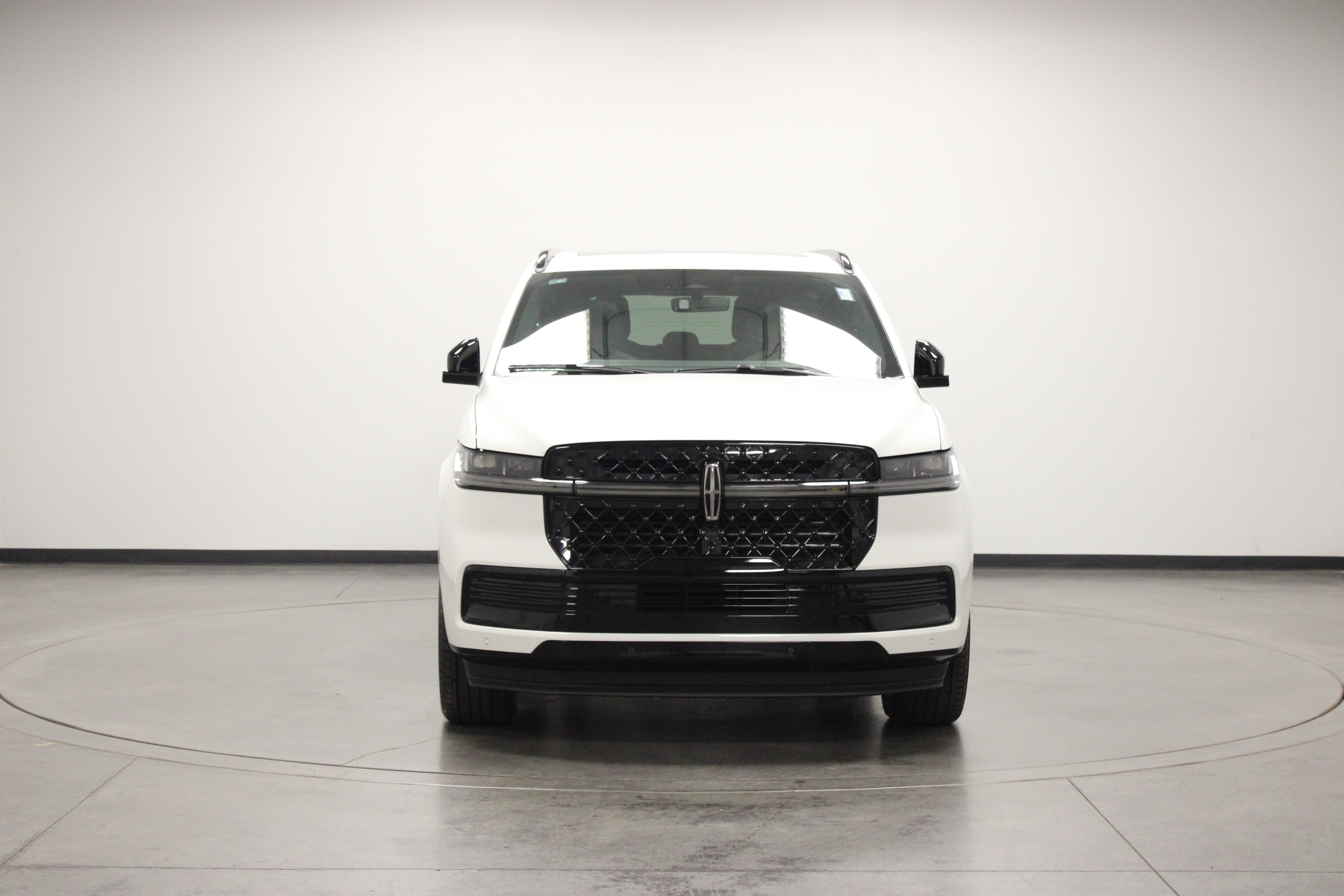 New 2027 Lincoln Navigator L Reserve w/ Jet Appearance Package AWD/4WD image 3