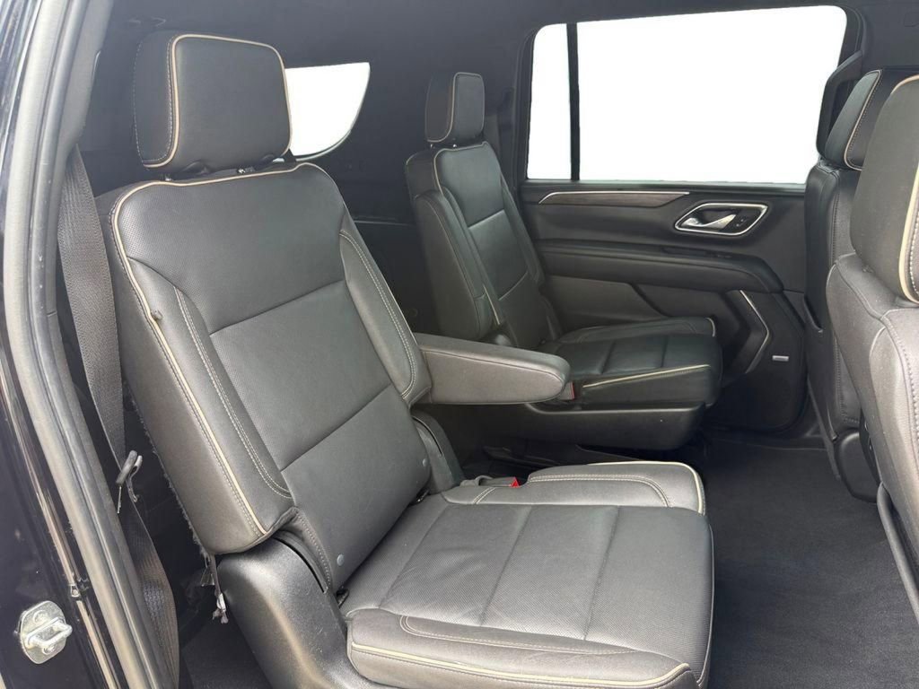 Used 2023 Chevrolet Suburban Premier AWD/4WD image 17