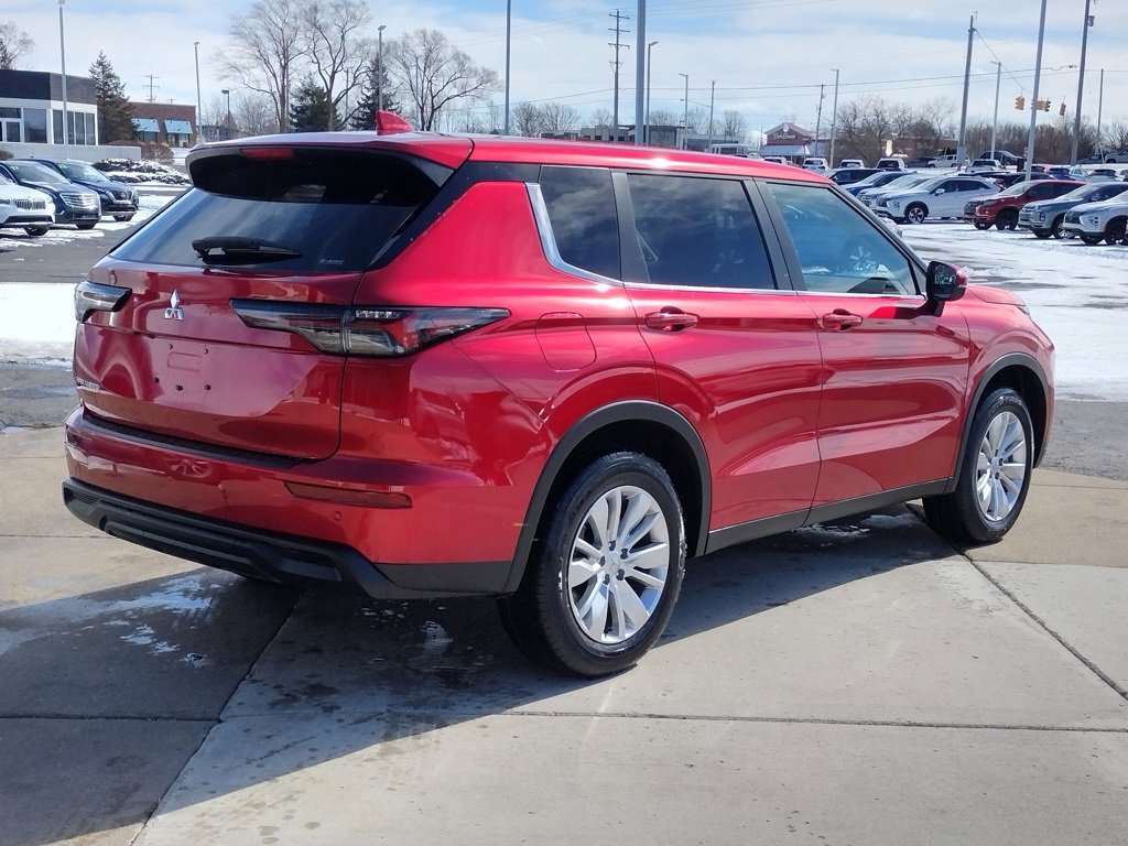 New 2026 Mitsubishi Outlander ES image 15