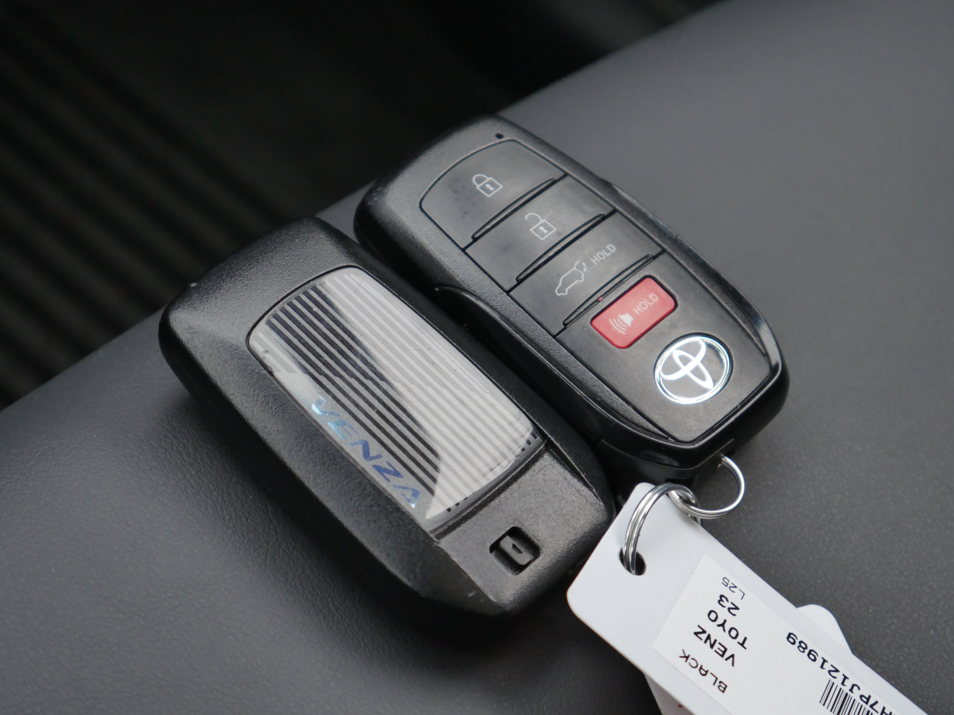 Used 2023 Toyota Venza Nightshade image 39