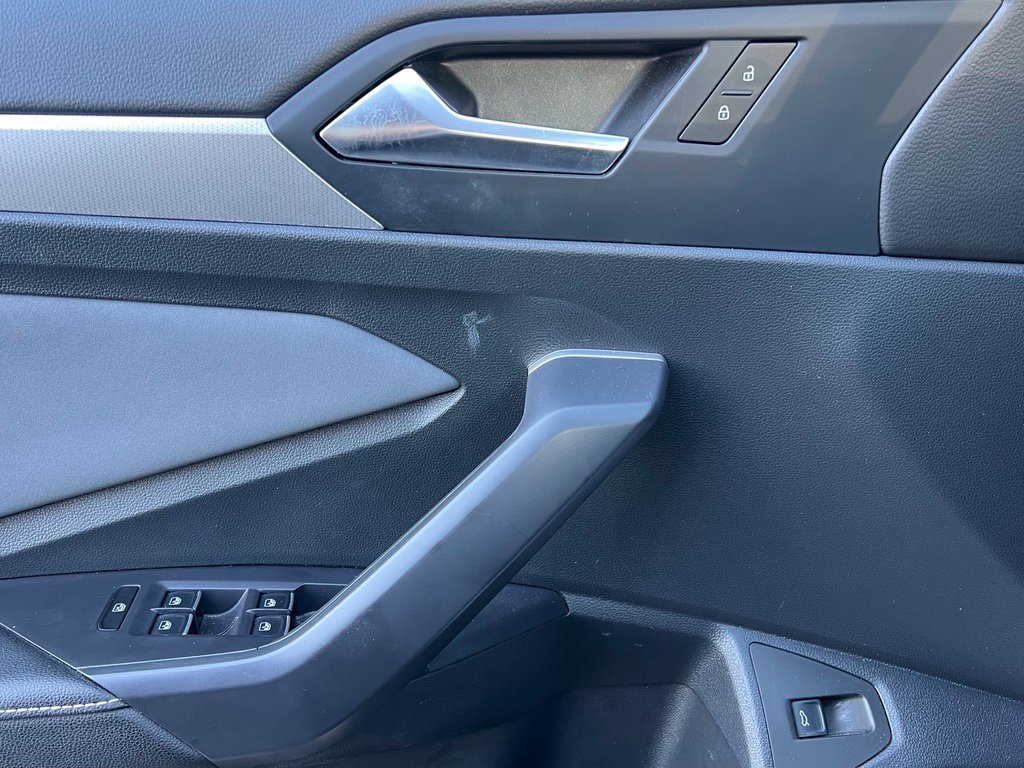 Used 2025 Volkswagen Jetta SE FWD image 19