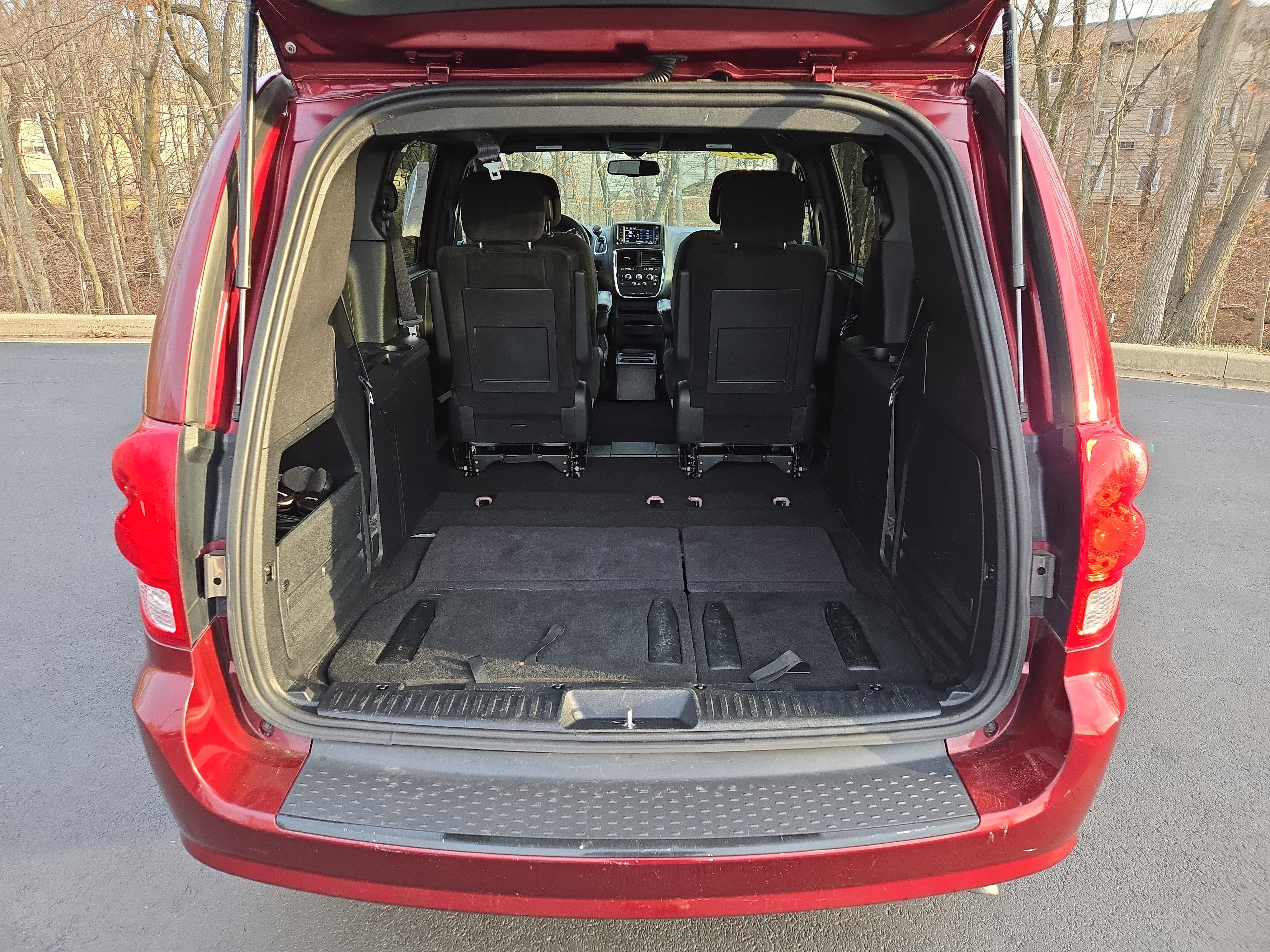 Used 2017 Dodge Grand Caravan SE image 9