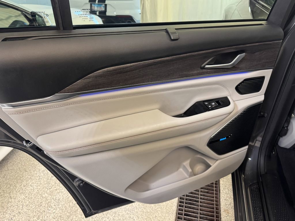 Used 2021 Jeep Grand Cherokee L Overland w/ Advanced Protech Group III image 24