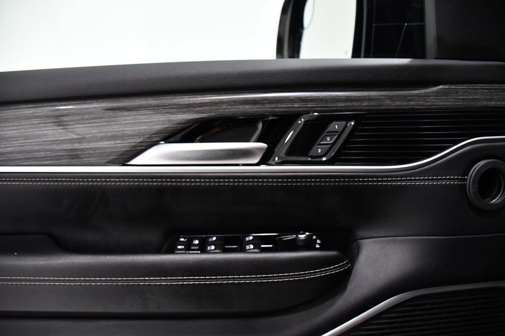 Used 2022 Jeep Wagoneer Series II w/ Flexible Seating Group image 17