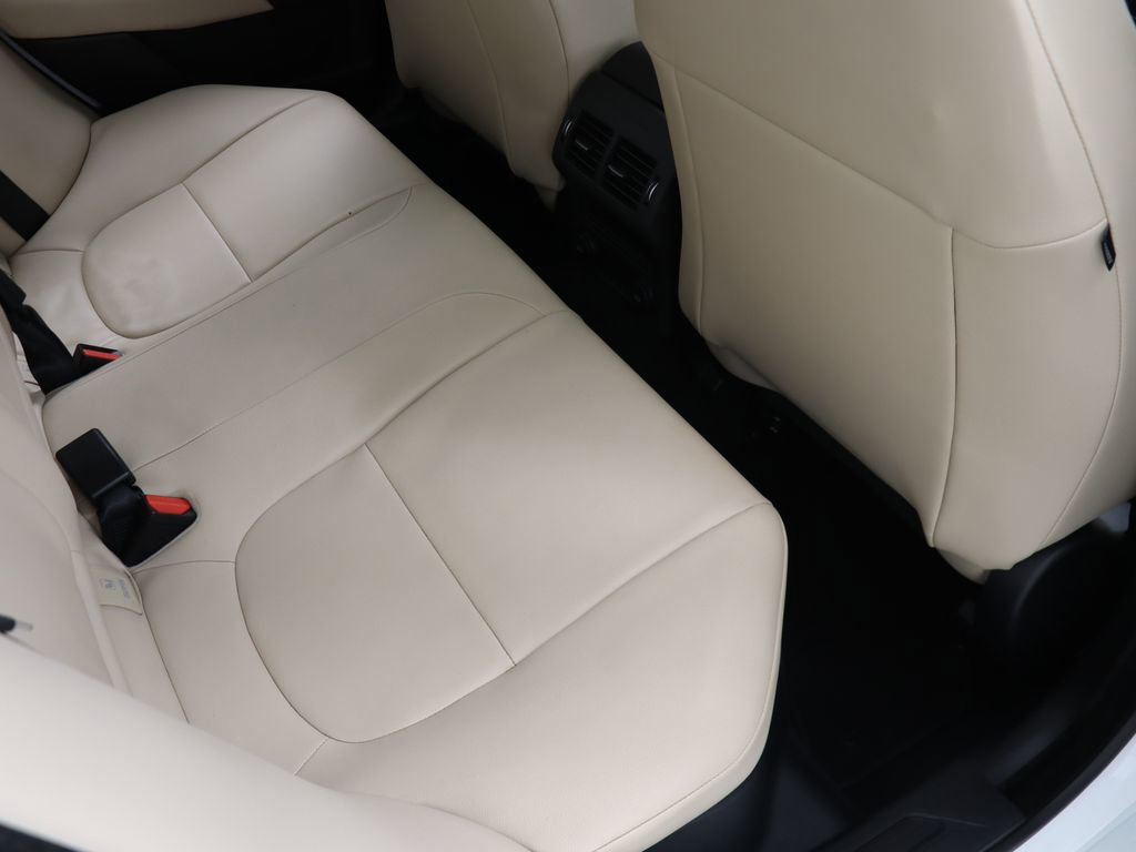 Used 2017 Jaguar XE Premium image 34