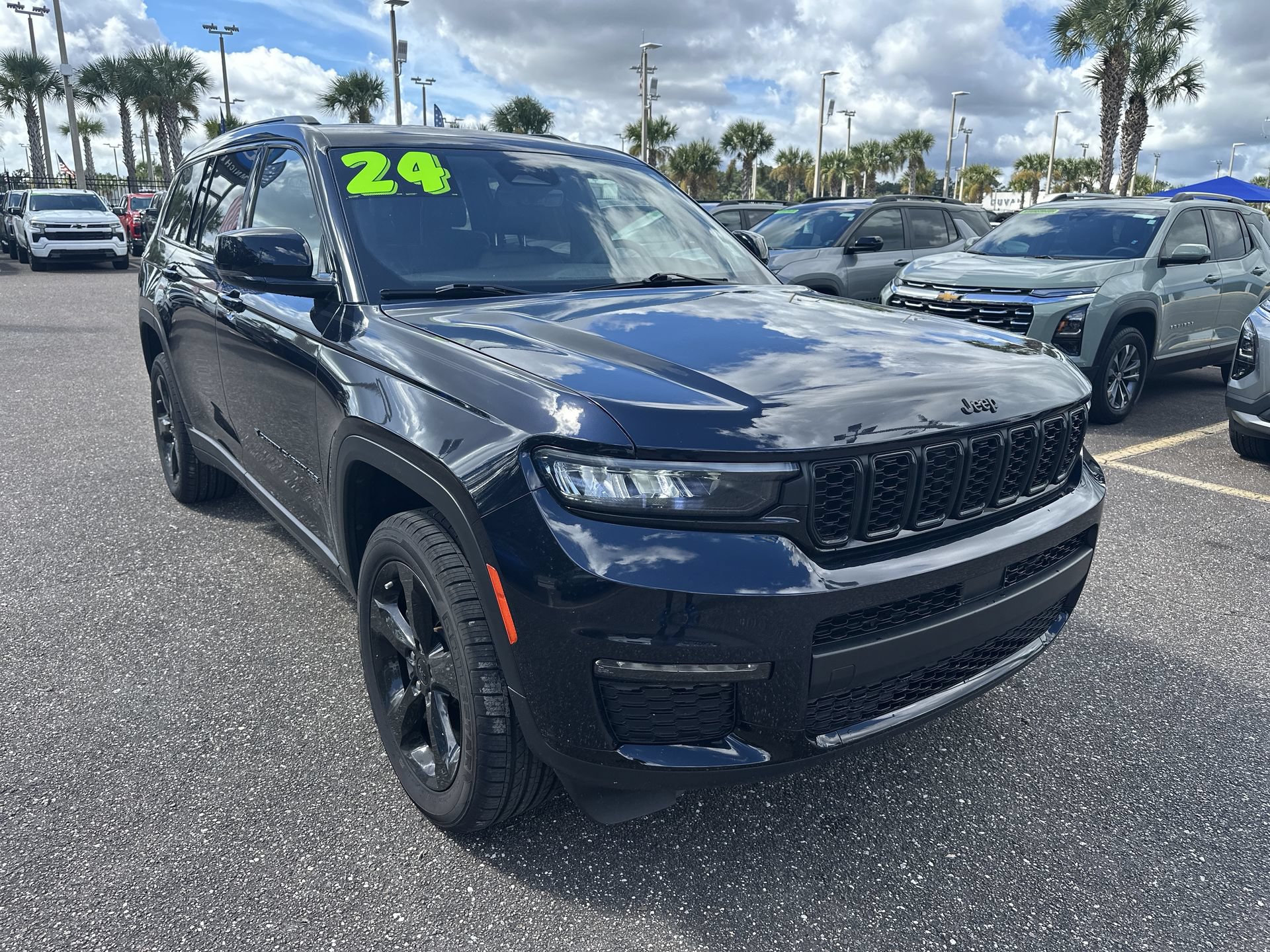 Used 2024 Jeep Grand Cherokee L Limited w/ Black Appearance Package RWD image 10
