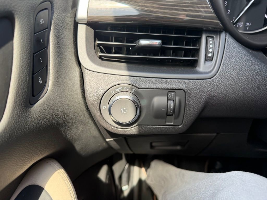 Used 2020 Buick Envision Premium image 29