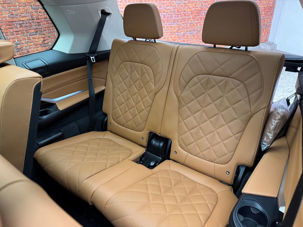 Certified 2024 BMW X7 xDrive40i w/ Climate Comfort Package image 28