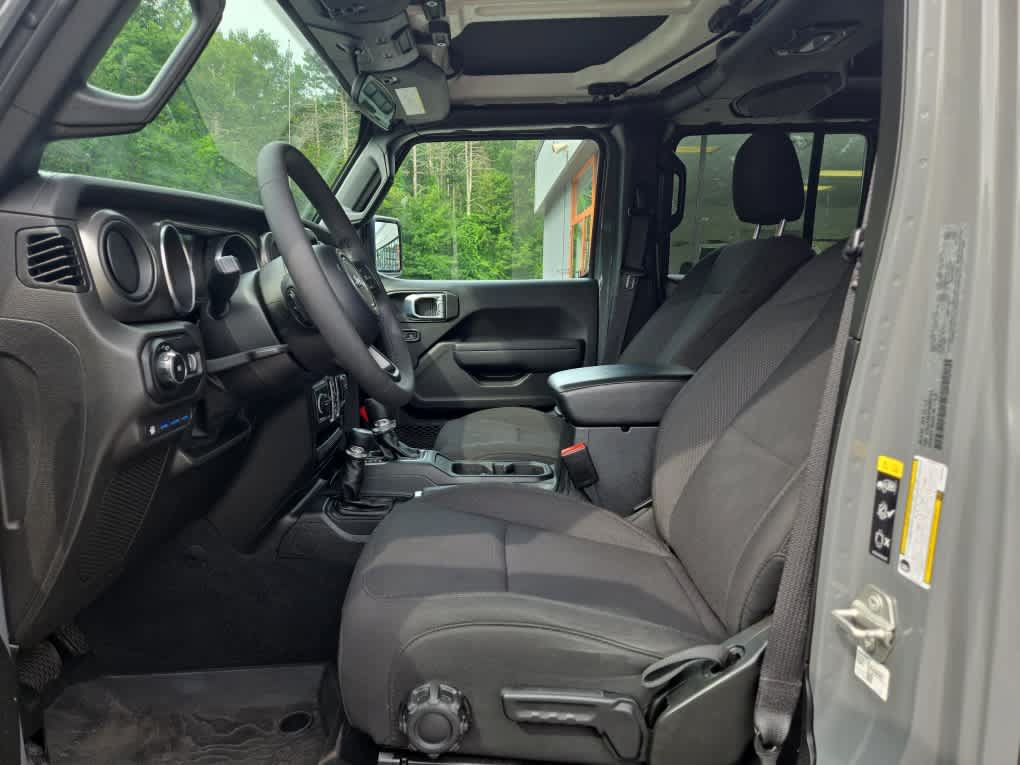 Used 2023 Jeep Wrangler Unlimited w/ Convenience Group AWD/4WD image 18