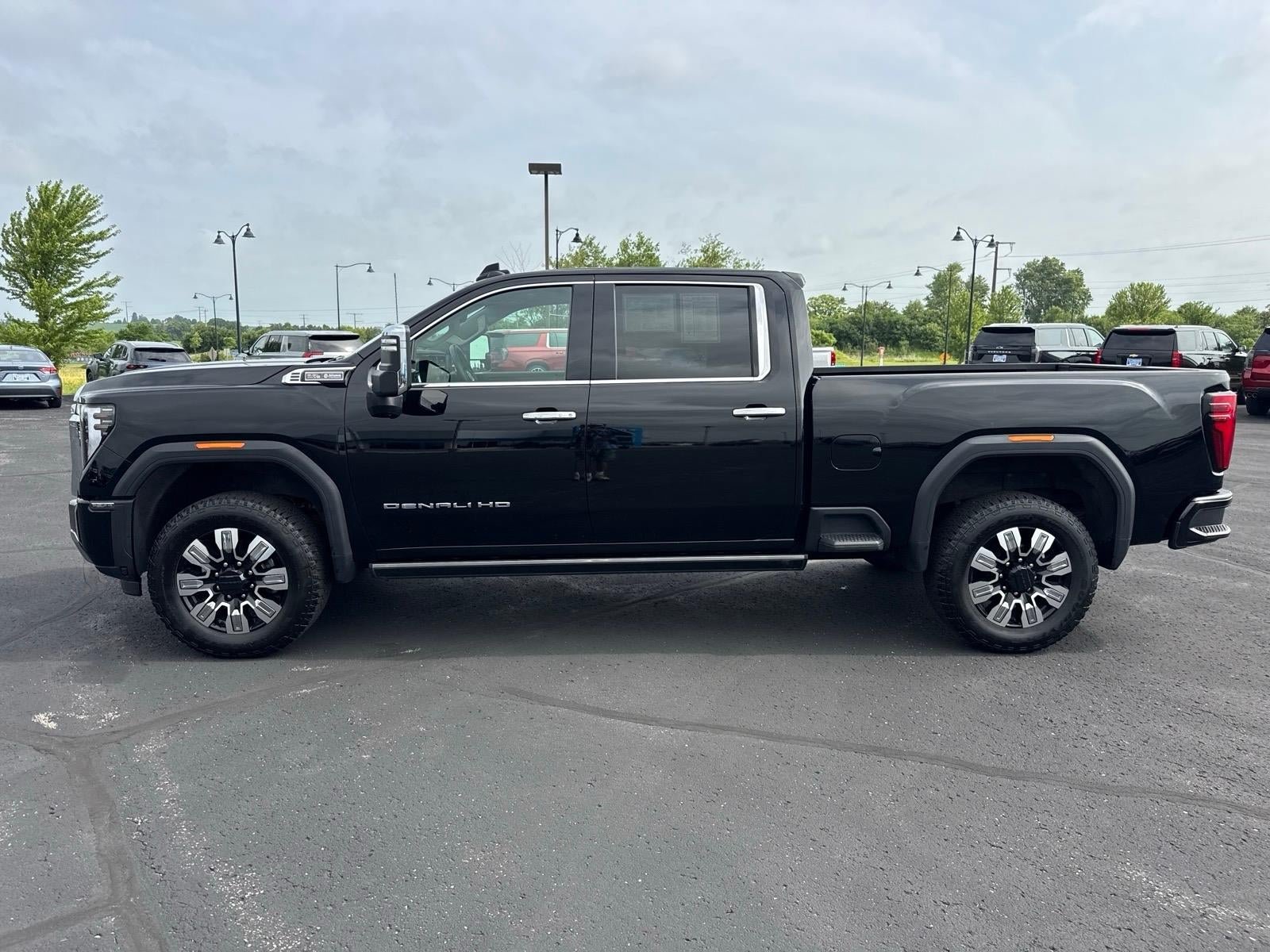 Used 2025 GMC Sierra 2500 Denali w/ Technology Package AWD/4WD image 2