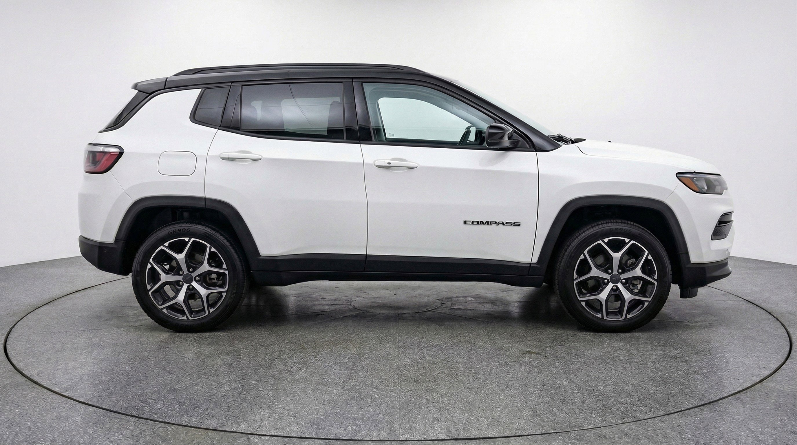 Used 2025 Jeep Compass Limited AWD/4WD image 11
