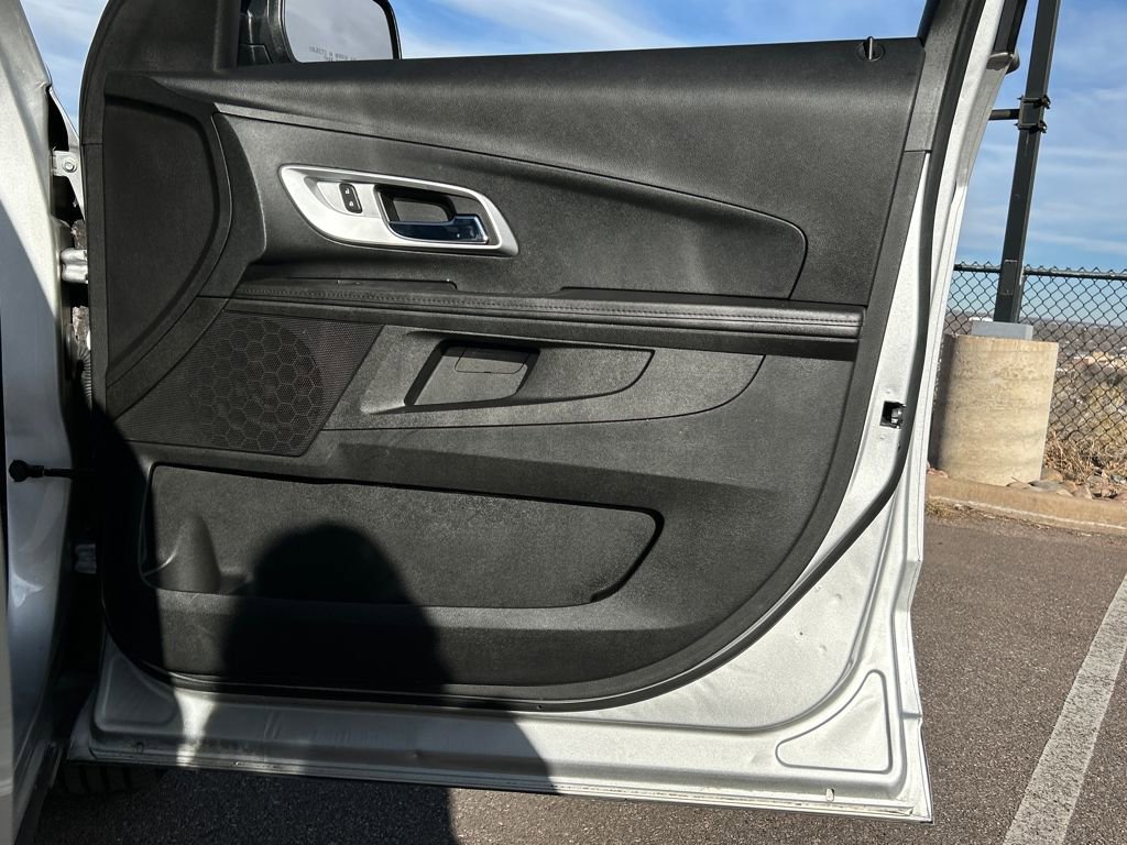 Used 2017 Chevrolet Equinox LS image 28