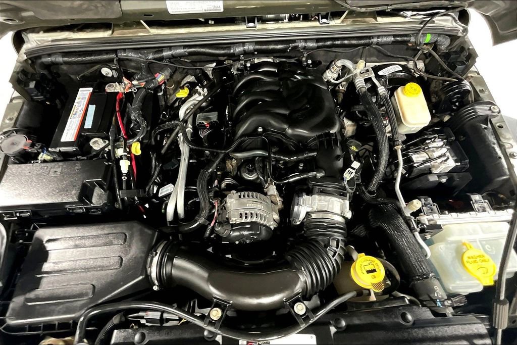 Used 2016 Jeep Wrangler Unlimited Rubicon w/ Connectivity Group image 12