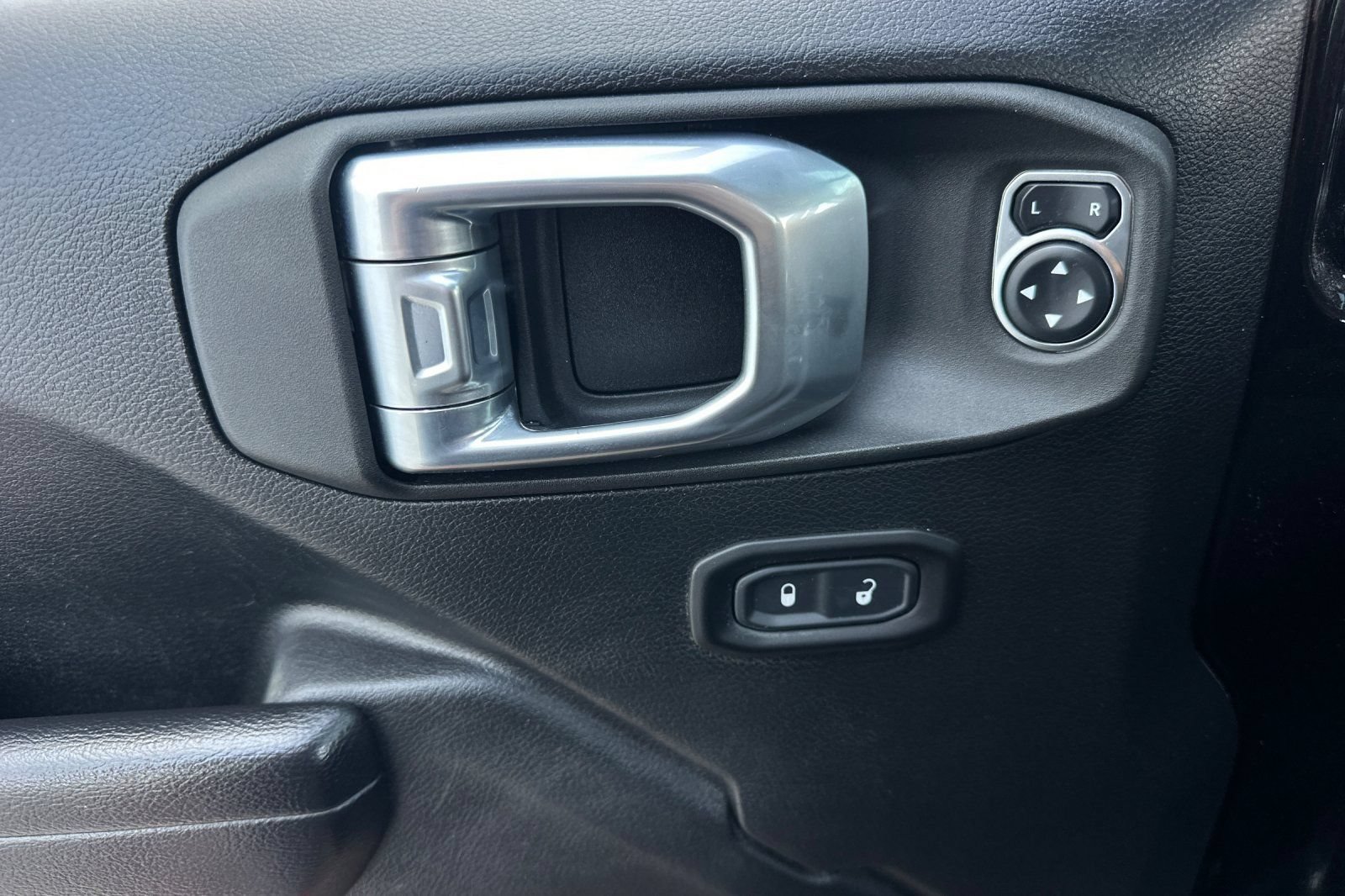 Used 2021 Jeep Gladiator Sport AWD/4WD image 11