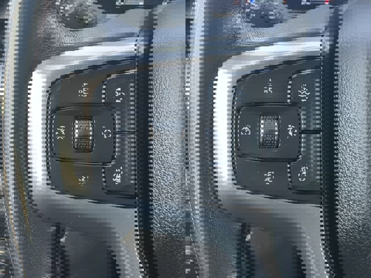 Used 2022 Chevrolet Silverado 1500 LT w/ Protection Package AWD/4WD image 23