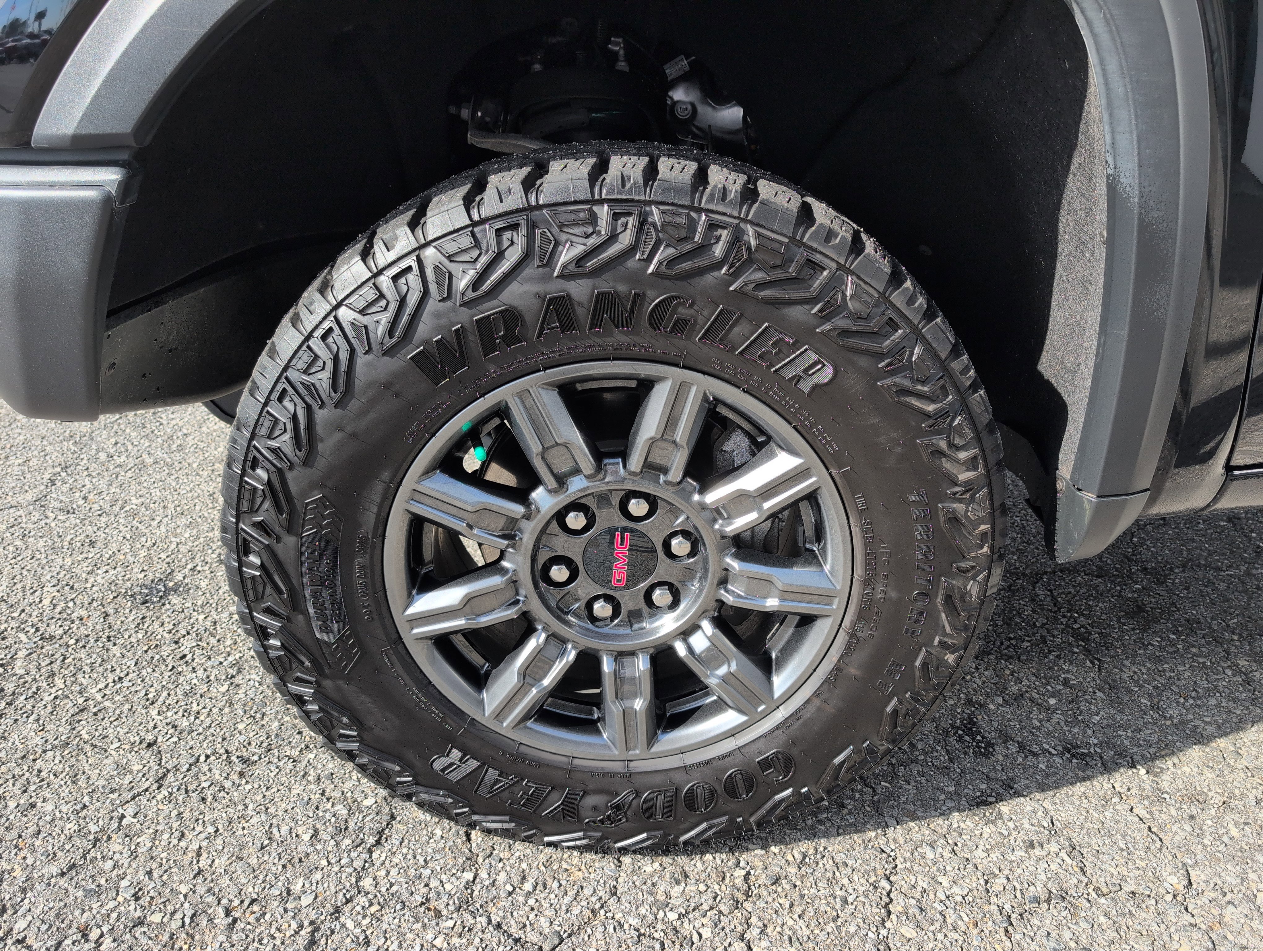 Used 2025 GMC Sierra 1500 AT4X image 5