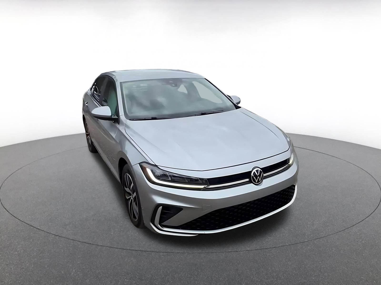 Used 2025 Volkswagen Jetta SE image 3