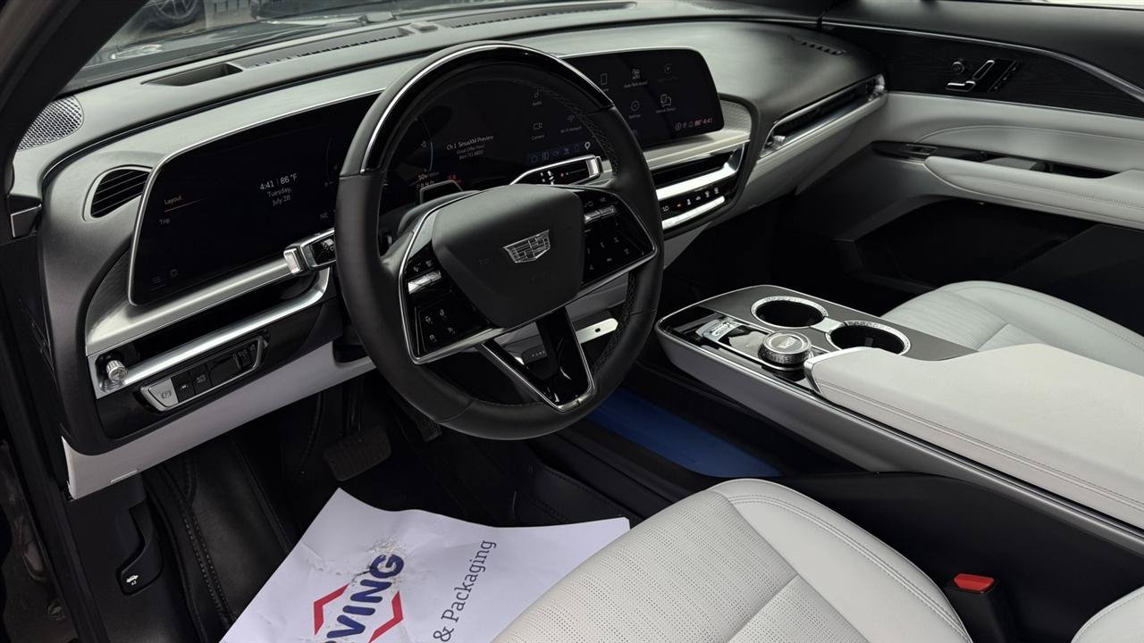 Used 2024 Cadillac Lyriq Sport RWD image 29