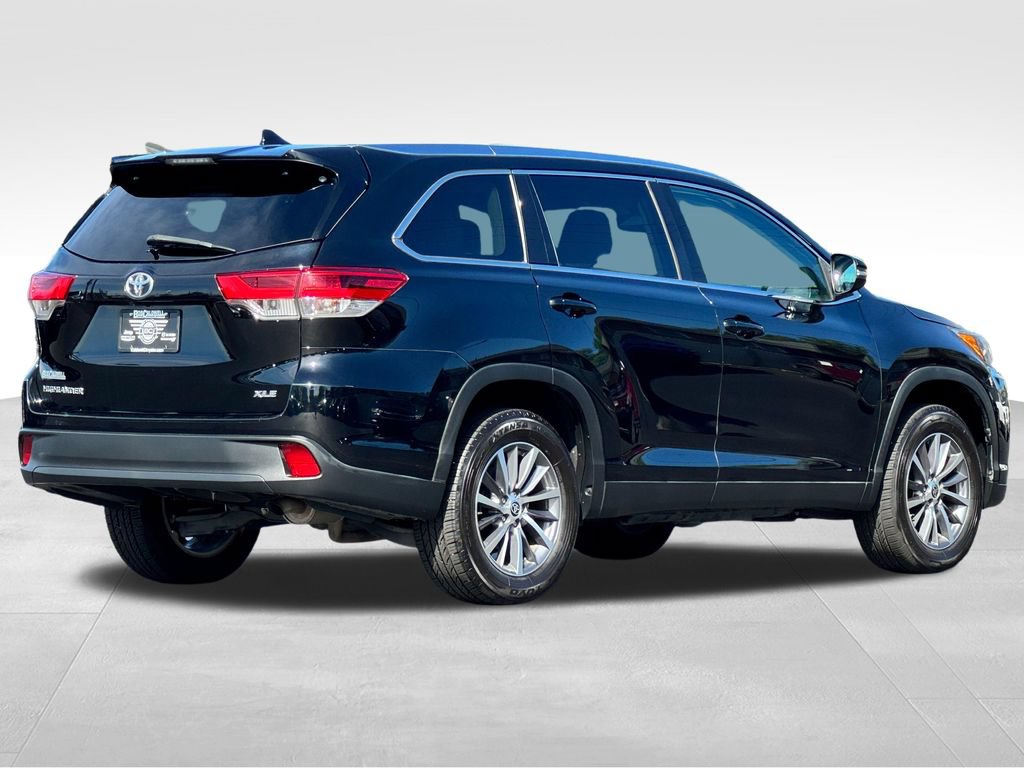 Used 2019 Toyota Highlander XLE FWD image 7