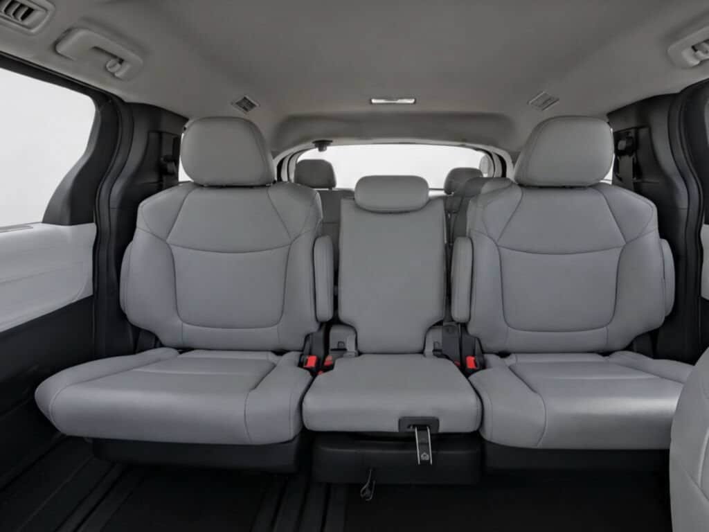 Used 2026 Toyota Sienna XLE FWD image 15