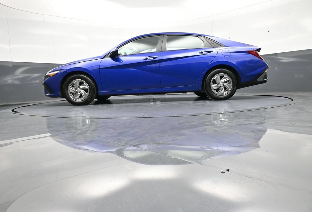 Certified 2025 Hyundai Elantra SE FWD image 32