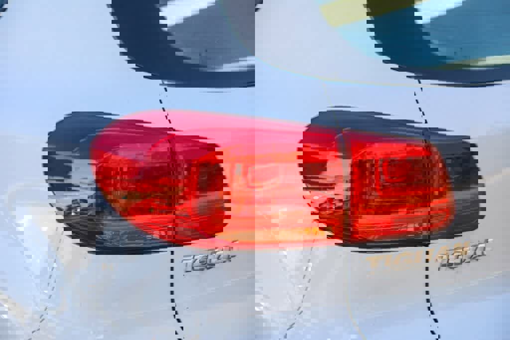 Used 2017 Volkswagen Tiguan S image 10